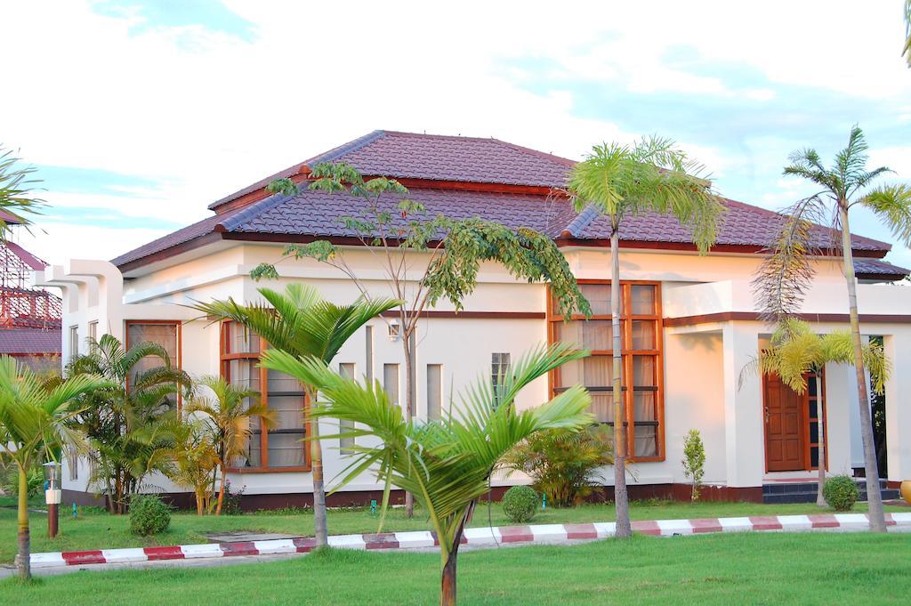 The Golden Lake Hotel Naypyidaw Extérieur photo