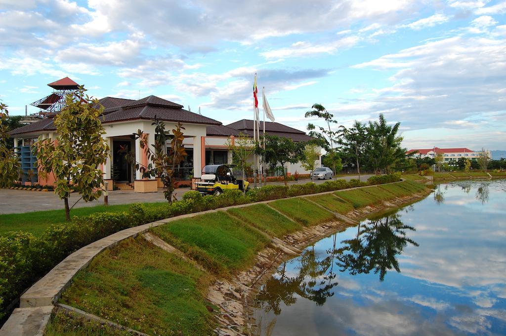 The Golden Lake Hotel Naypyidaw Extérieur photo