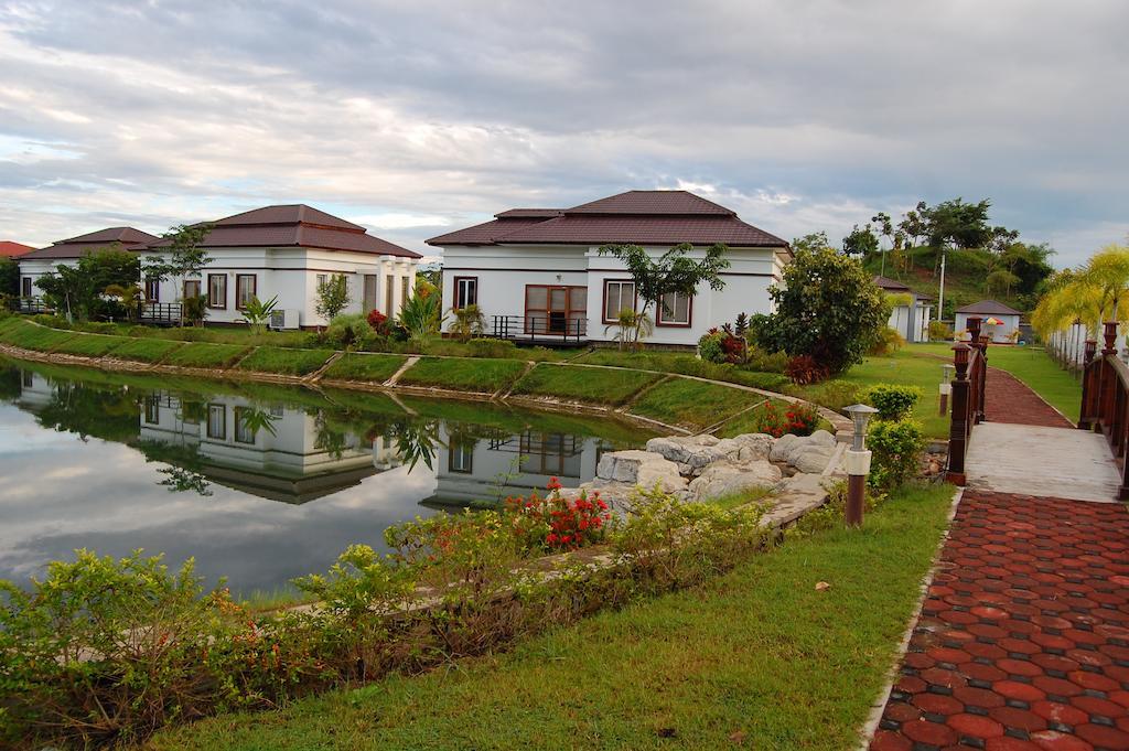 The Golden Lake Hotel Naypyidaw Extérieur photo
