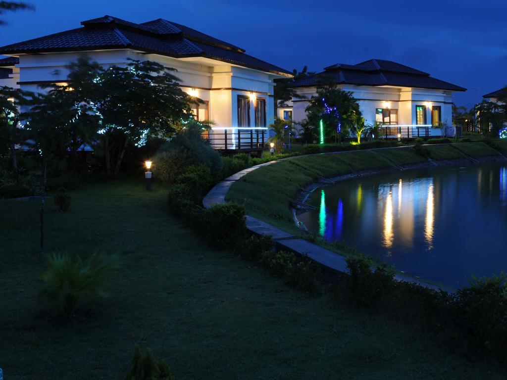 The Golden Lake Hotel Naypyidaw Extérieur photo