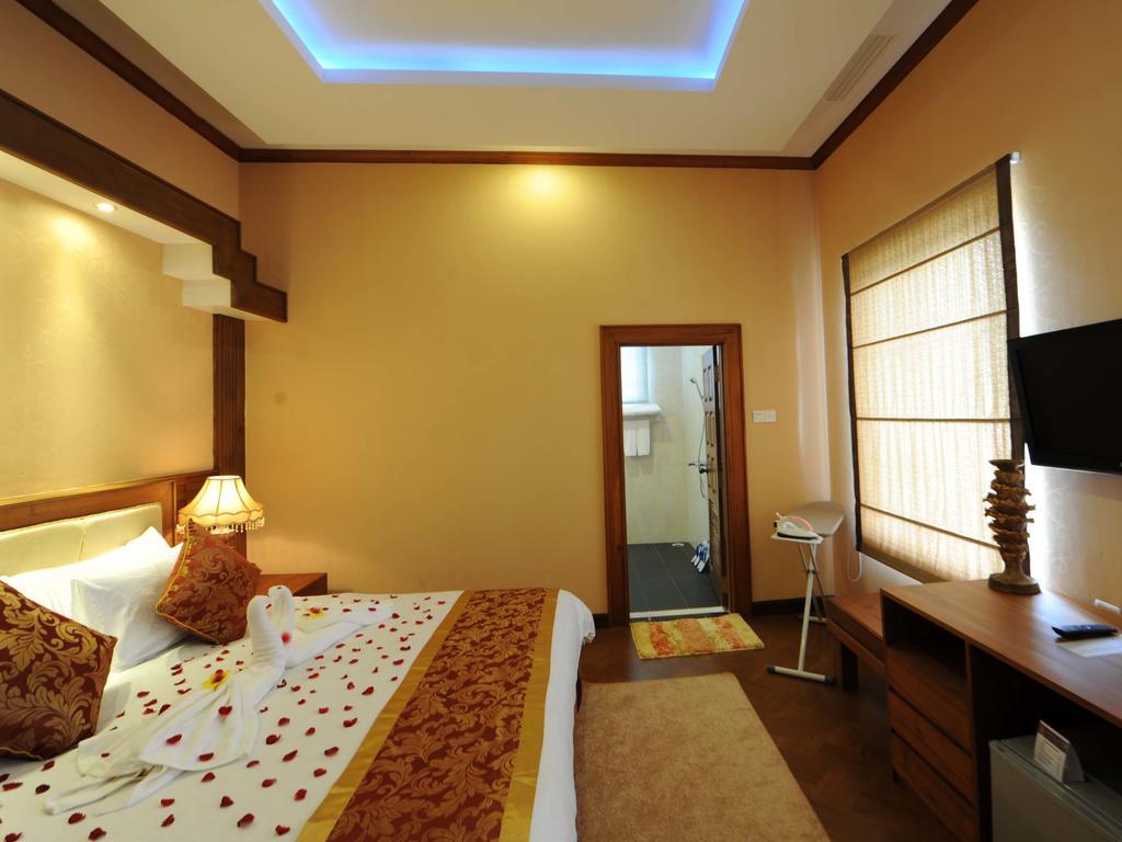 The Golden Lake Hotel Naypyidaw Extérieur photo