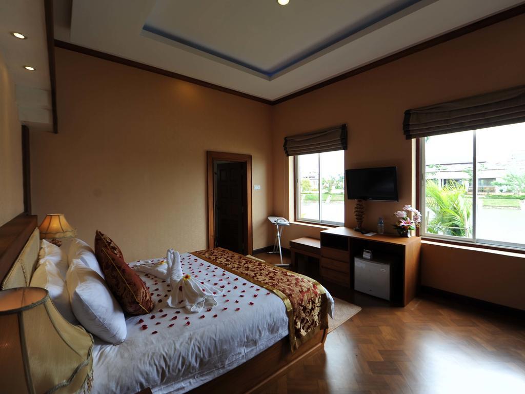 The Golden Lake Hotel Naypyidaw Extérieur photo