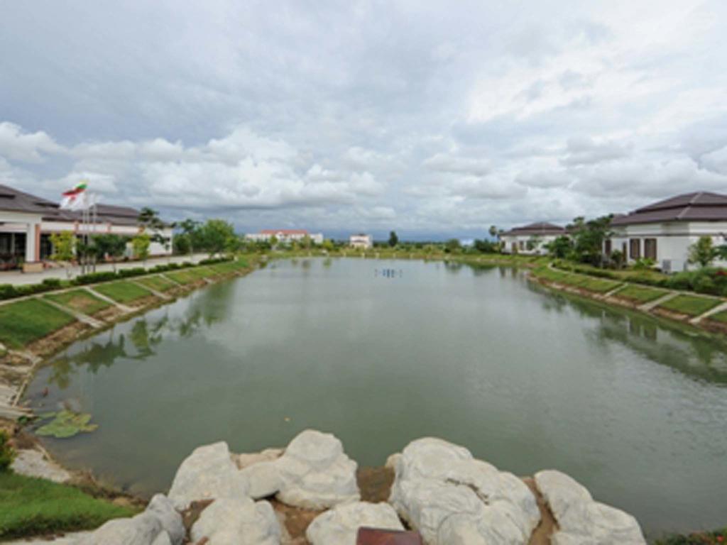 The Golden Lake Hotel Naypyidaw Extérieur photo