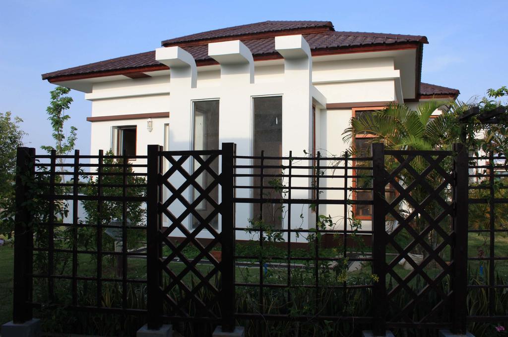 The Golden Lake Hotel Naypyidaw Extérieur photo