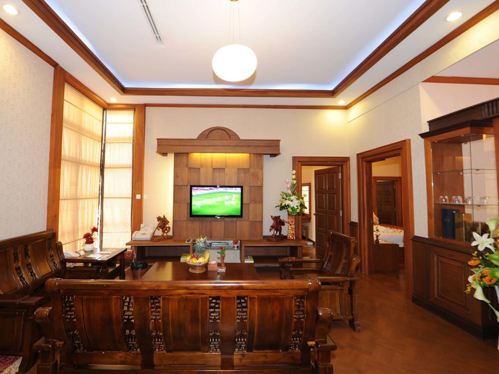 The Golden Lake Hotel Naypyidaw Extérieur photo