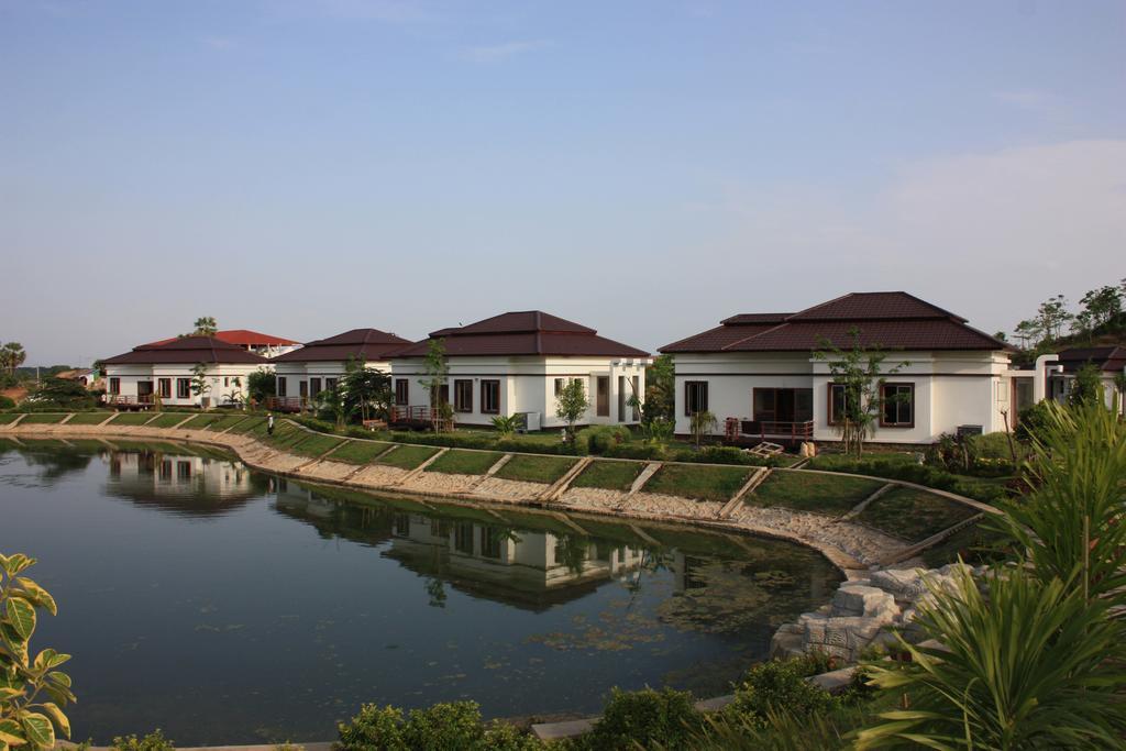 The Golden Lake Hotel Naypyidaw Extérieur photo