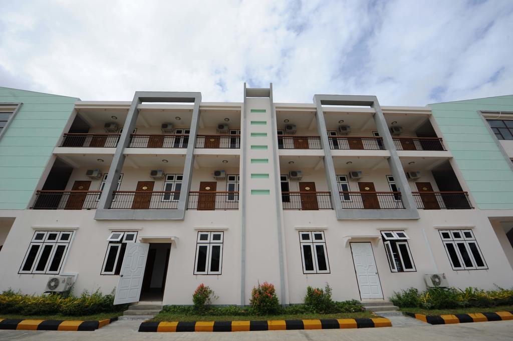 The Golden Lake Hotel Naypyidaw Extérieur photo