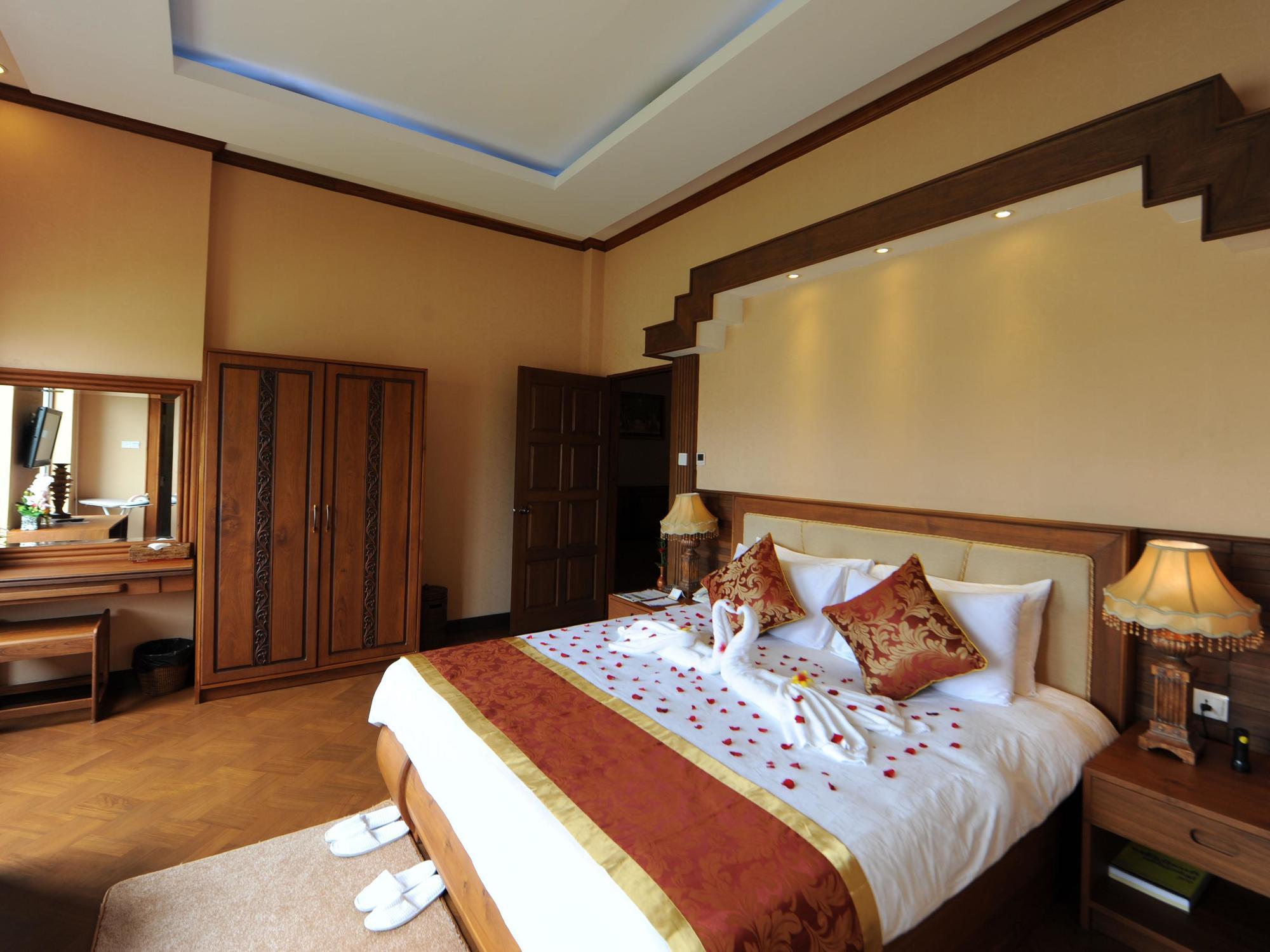 The Golden Lake Hotel Naypyidaw Extérieur photo